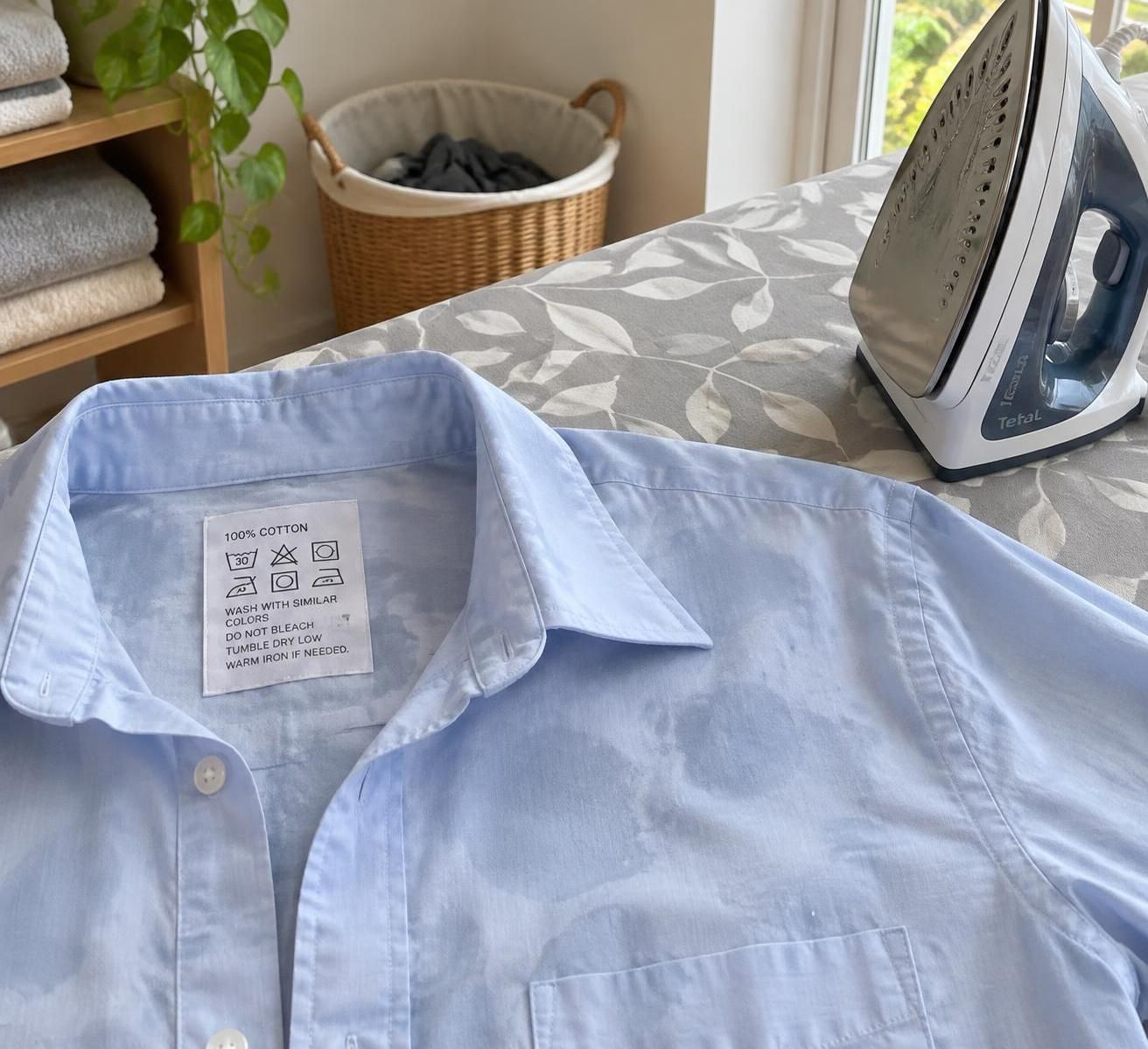 découvrez les étapes et astuces pour repasser une chemise facilement, éliminer les plis et obtenir un résultat net sans faux plis.